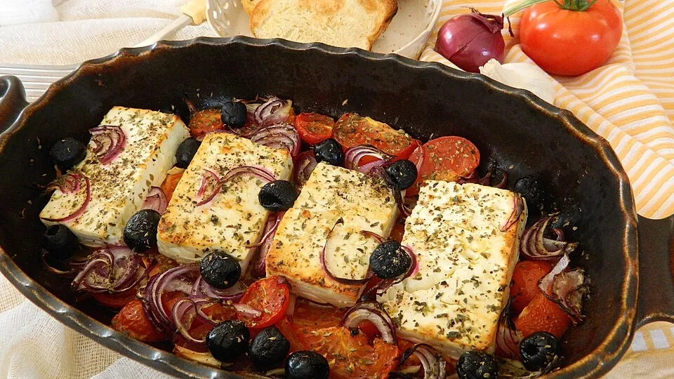 Gebackener Feta mit Tomaten und Oliven