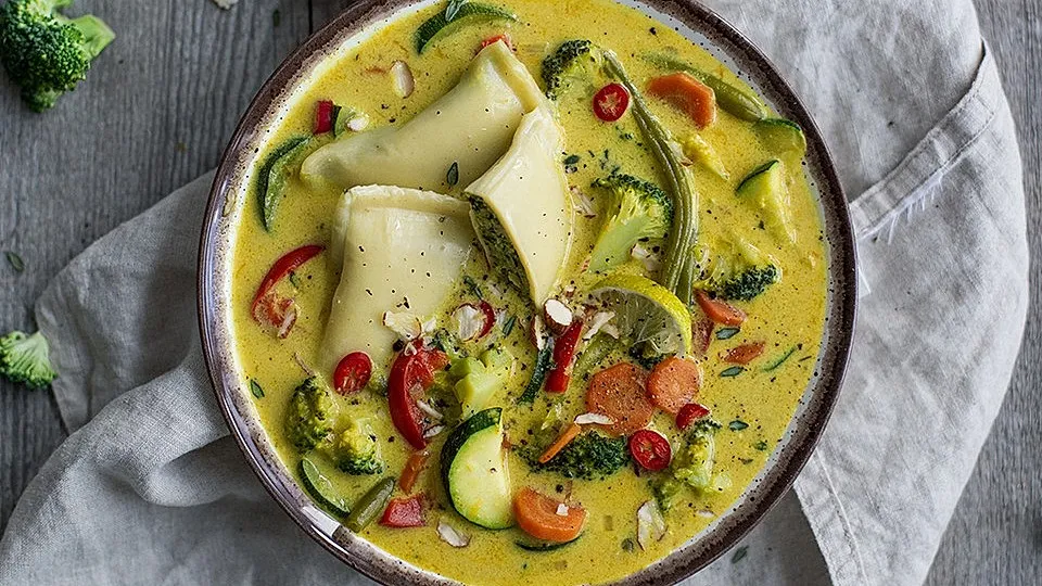 Currysuppe mit Maultaschen