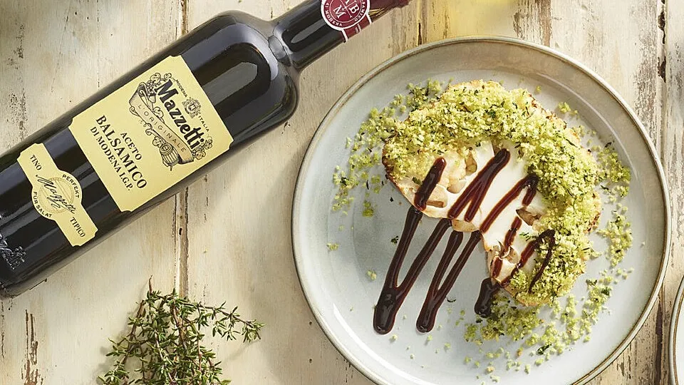 Gerösteter Blumenkohl mit aromatischer Kräuterpanade