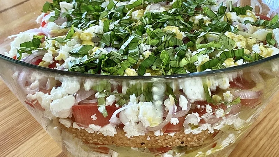 Mediterraner Ciabatta-Schichtsalat