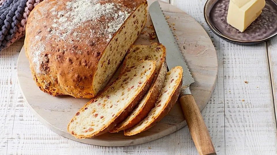 Zwiebel-Käse-Schinken-Brot