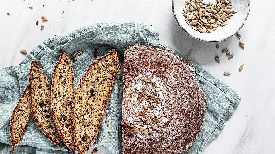 Low-Carb-Brot mit Sonnenblumenkernen