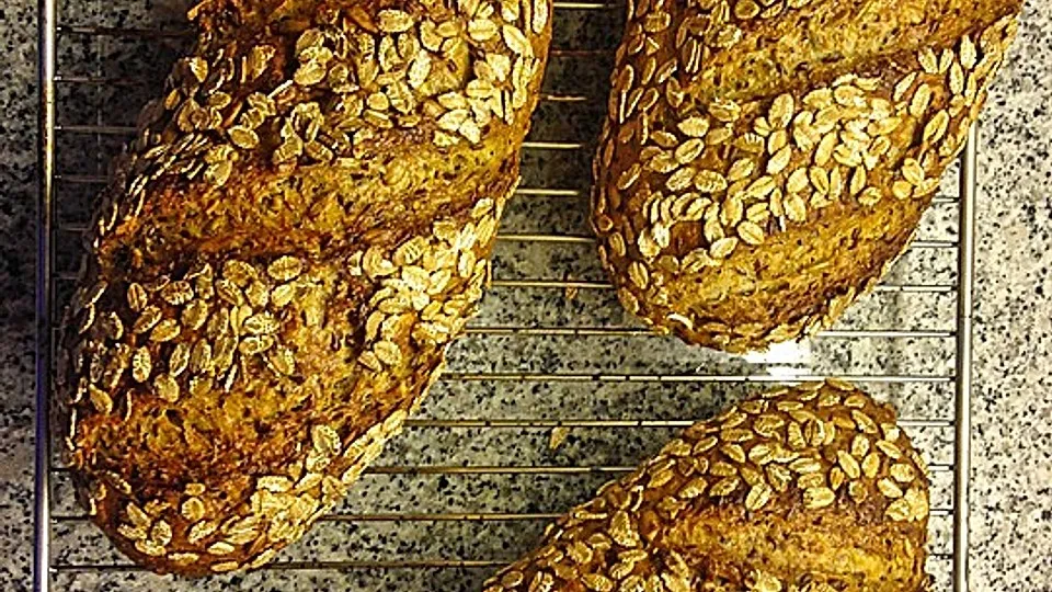 Gartenliebes süßes Müslibrot mit Sauerteig und Buttermilch