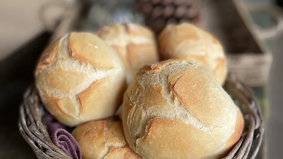 Michis duftig-knusprige Über-Nacht-Brötchen aus dem Bräter