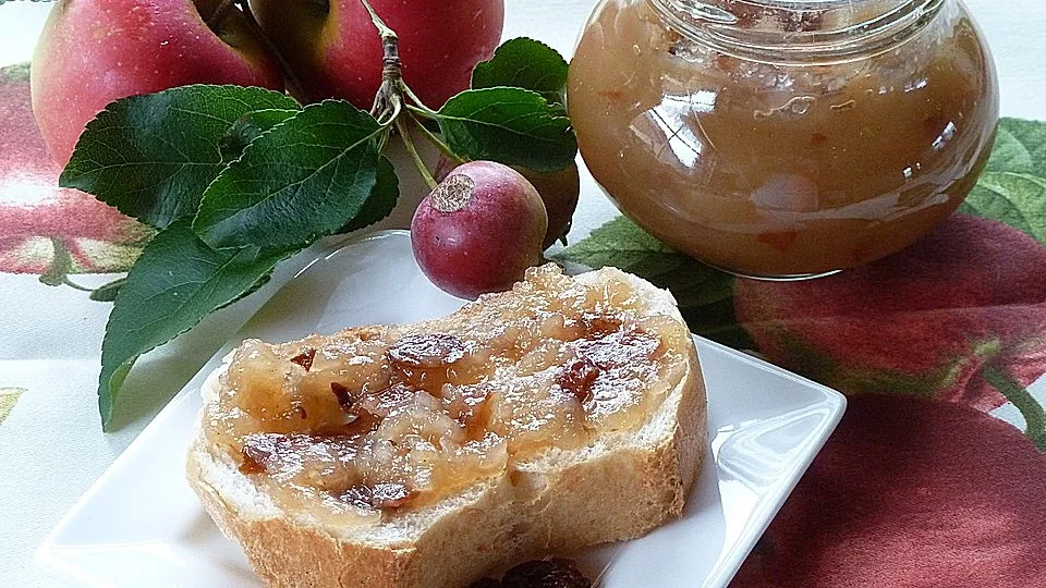 Bratapfelmarmelade mit Rosinen und Zimt