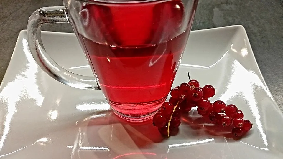 Glühwein mit Johannisbeersaft